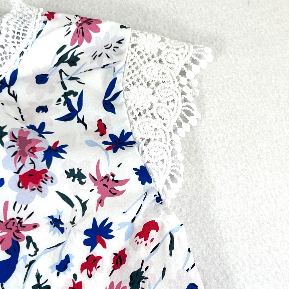 SHEIN Floral Print Lace Trim Blouse Women's Size S White Pink‎ Blue Short Sleeve - Picture 4 of 9